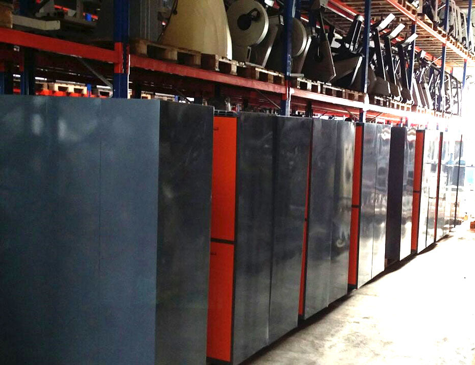 Spind-Schließfachschränke 17 Stück, 100 Türen, von Rotstahl ähnlich C+P, Korpus Grau, Türen Orange, gebraucht