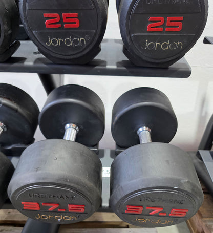 Jordan Kurzhantelsatz aus Urethane 2,5 bis 40kg in 2,5kg Stufen ( 16 Paare ) Material ähnlich Gummi bzw PU Polyurethane, INKLUSIVE Precor Kurzhantelablage, gebraucht - mit Gebrauchsspuren