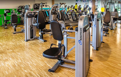 Nautilus Nitro Evo Kraftgeräte Set- 27 Fitnessgeräte und 5 Bänke im Set - gebraucht - TOP Zustand
