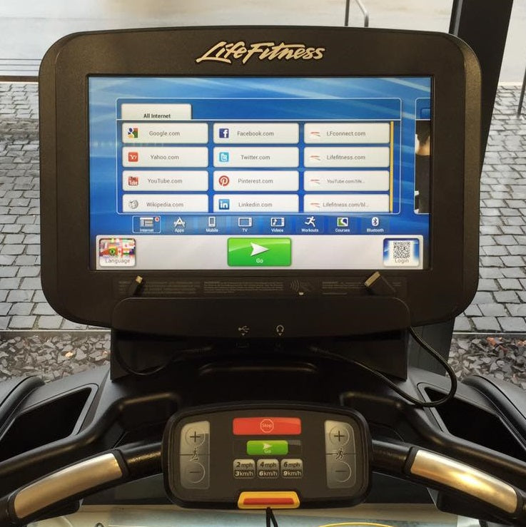 Life Fitness 18 Stk. Cardiogeräte Set, Discover SE Konsolen, TV Touch, Internet, DVB-T2 Fernsehen usw. 4 Jahre jung - Neuwertig - Top Zustand!