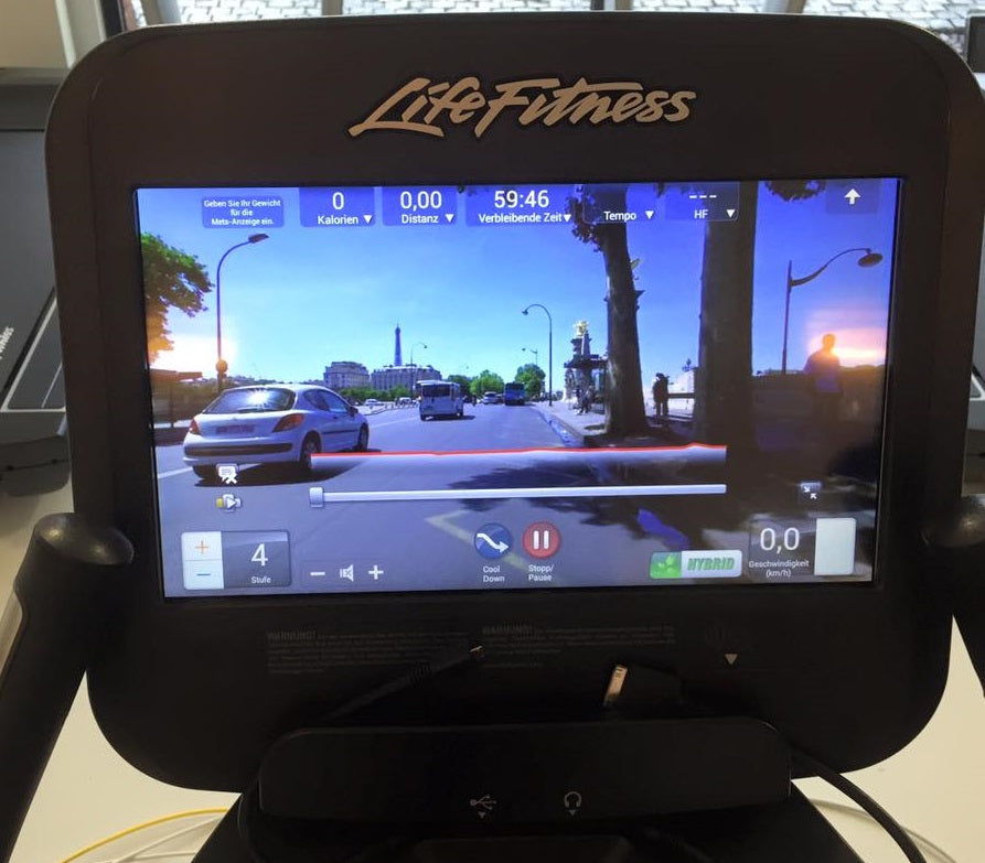 Life Fitness 18 Stk. Cardiogeräte Set, Discover SE Konsolen, TV Touch, Internet, DVB-T2 Fernsehen usw. 4 Jahre jung - Neuwertig - Top Zustand!