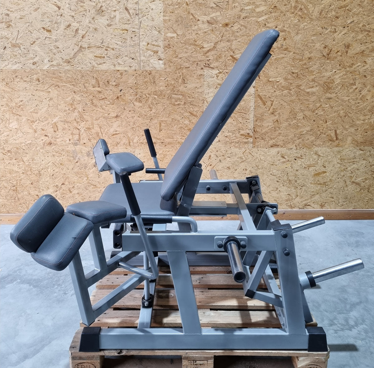 Plate loaded set, 11 strength machines, Hammer Strength replica, used - tested condition