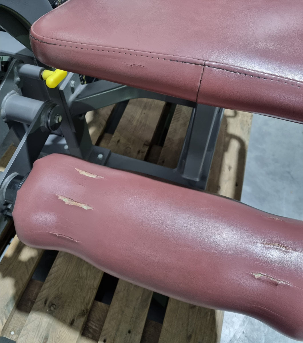 Nautilus Nitro leg extension and leg curl seated, 2 machines in a set, leg curl and leg extension seated, frame color anthracite, used - refurbished condition