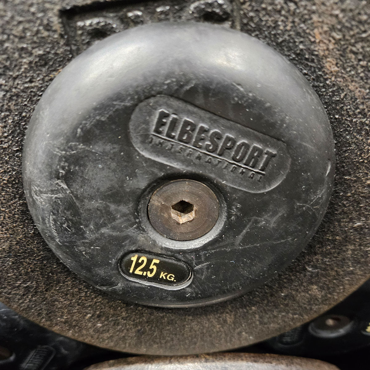 ElbeSport Kurzhantelsatz aus Guss von 2,5 bis 50kg in 2,5kg Stufen ( 20 Paare ) Oldschool, INKLUSIVE Kurzhantelablagen, gebraucht - mit Gebrauchsspuren
