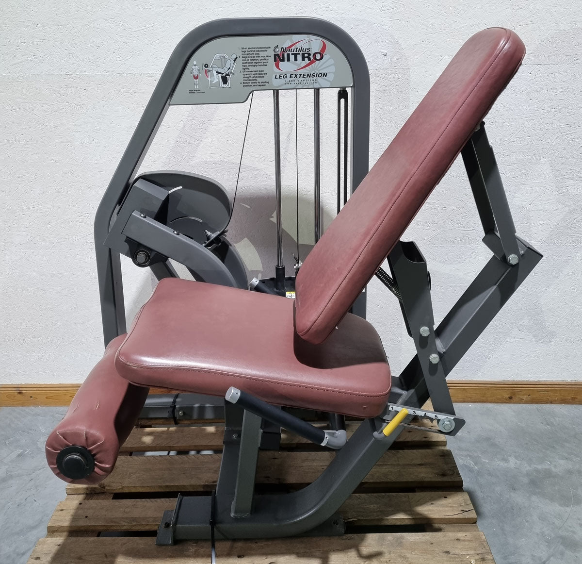 Nautilus Nitro leg extension and leg curl seated, 2 machines in a set, leg curl and leg extension seated, frame color anthracite, used - refurbished condition