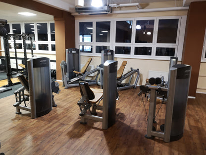 Life Fitness & Hammer Strength - 93 Fitnessgeräte - Kraftgeräte, Cardiogeräte, Plate loaded Geräte, Bänke etc - komplettes Fitnessstudio - gebraucht - TOP Zustand