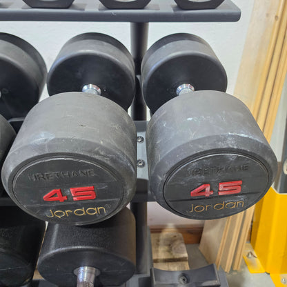 Jordan und Ziva Kurzhantelsatz aus Urethane 2,5 bis 50kg in 2,5kg Stufen ( 20 Paare ) Material ähnlich Gummi bzw Polyurethane, INKLUSIVE Precor Kurzhantelablagen, gebraucht - mit Gebrauchsspuren