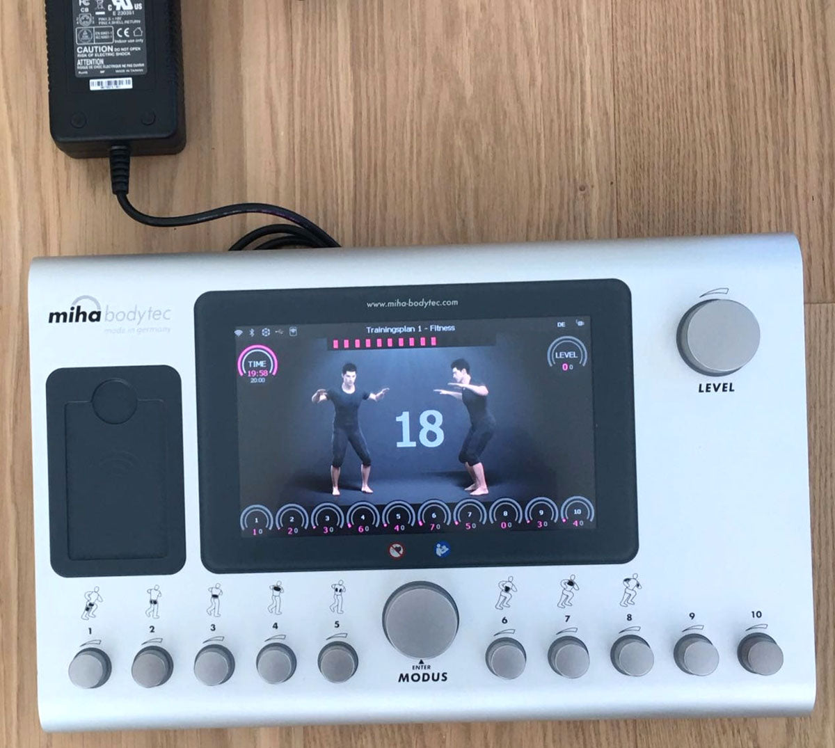 Miha Bodytec 2 II EMS Gerät mit Ständer, Baujahr 2015, nur ca. 900 Betriebsstunden, Made in Germany, gebraucht - sehr guter Zustand