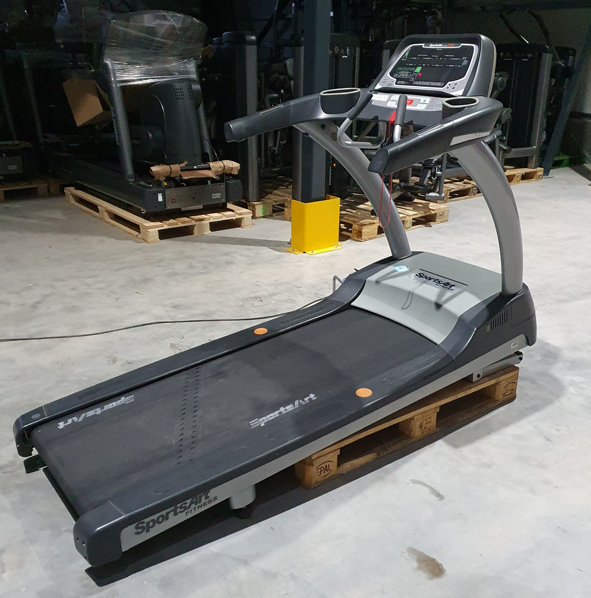 SportsArt Laufband, T652 Commercial Treadmill, Rahmen Silber-Schwarz, gebraucht - überholter Zustand