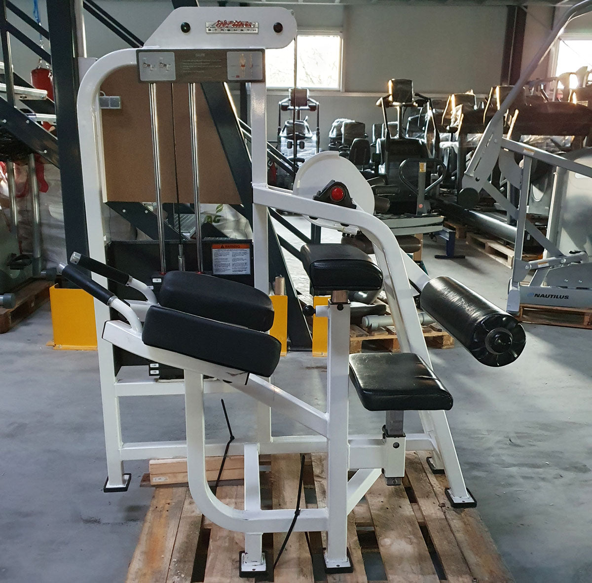 Life Fitness Gluteus Machine, Butt Machine Lying, Glute - Frame White, Upholstery Black, Used - Refurbished Condition
