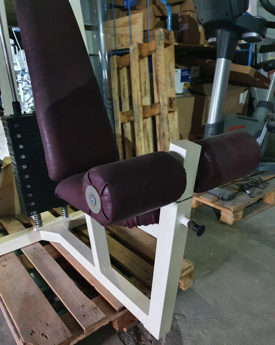 Latzugmaschine von oben, Seilzug Pulldown, Lat Pull, Oldschool Bodybuilding, Rahmenfarbe Weiß, gebraucht mit Gebrauchsspuren