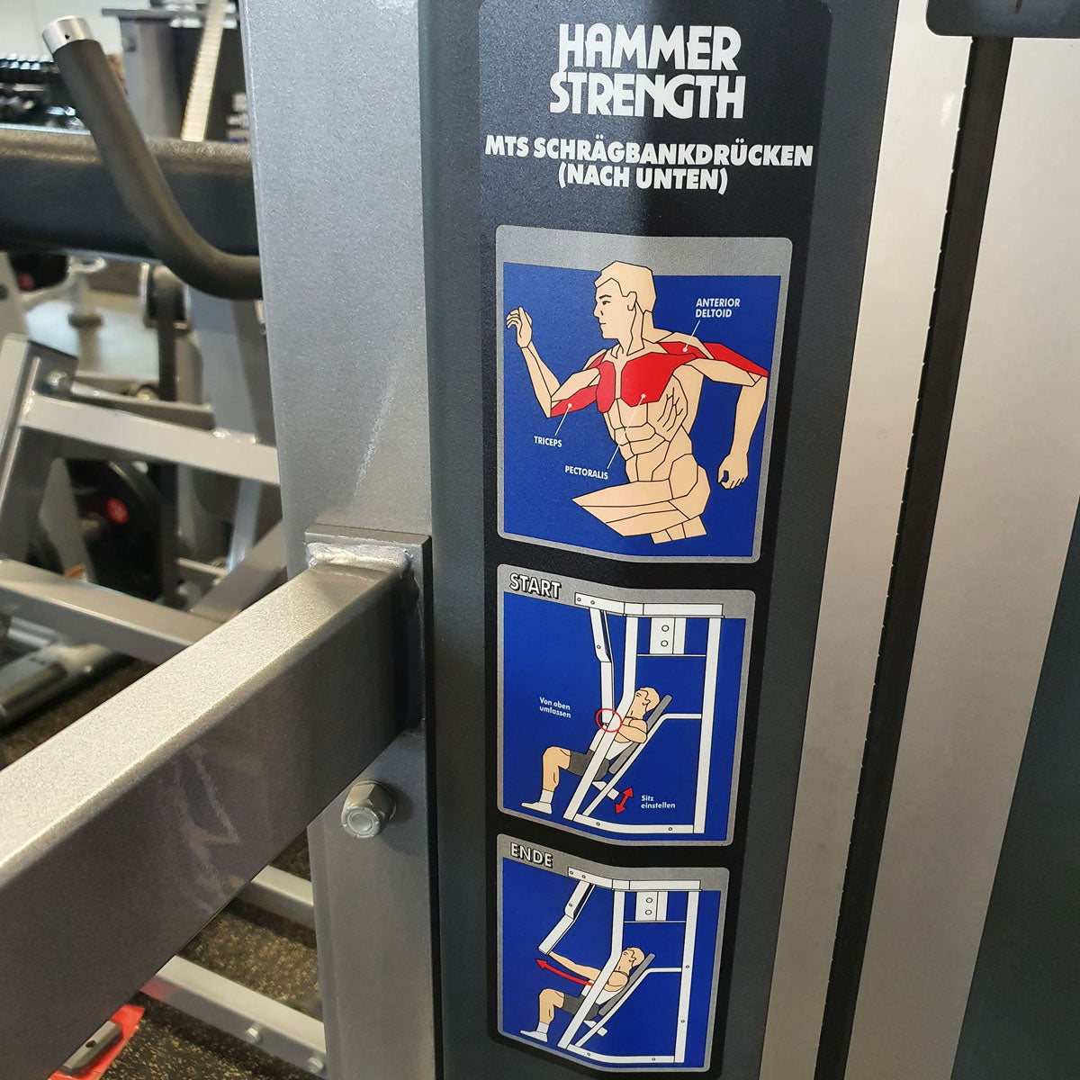 Hammer Strength MTS Schrägbankdrücken Maschine ( nach unten ) - Iso-Lateral Decline Press, Rahmenfarbe Silber, gebraucht - überholter Zustand