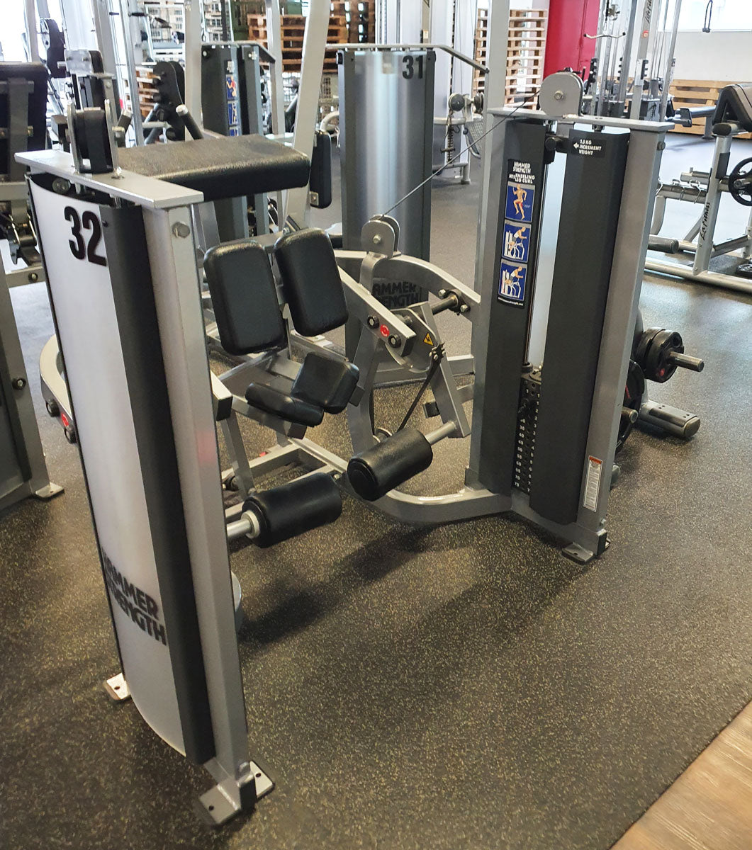 Life Fitness Pro2 und Hammer Strength - 15 Kraftgeräte im Set, Rahmen Silber, gebraucht - überholter Zustand