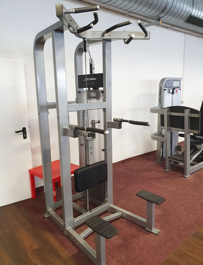 Life Fitness Pro2 und Hammer Strength - 15 Kraftgeräte im Set, Rahmen Silber, gebraucht - überholter Zustand