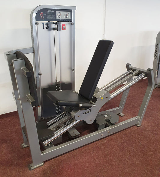 Life Fitness Pro2 und Hammer Strength - 15 Kraftgeräte im Set, Rahmen Silber, gebraucht - überholter Zustand