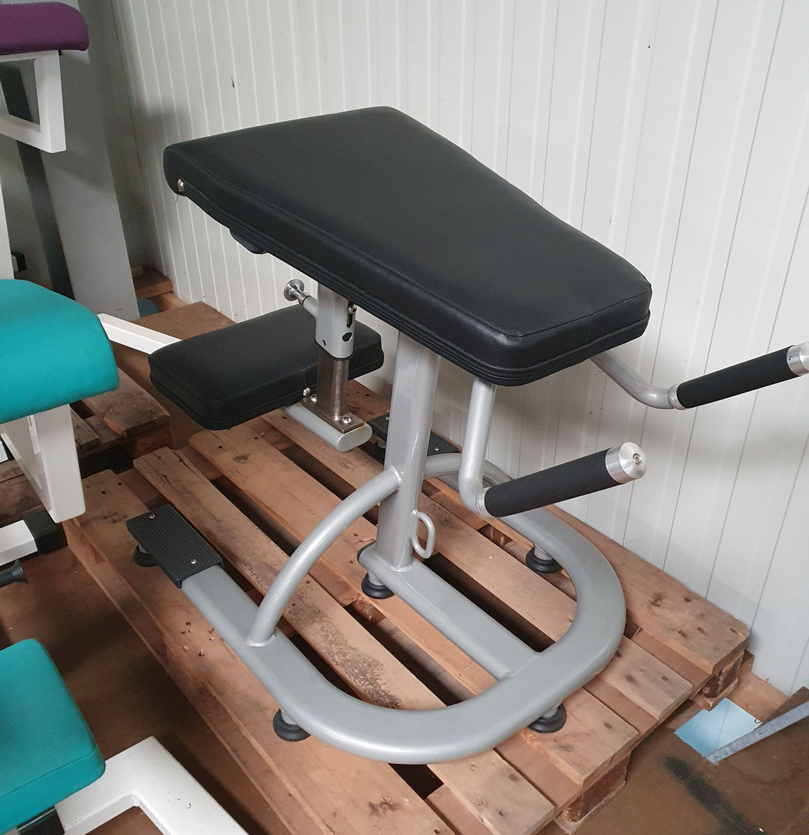 Dank Sport Gluteus radial trainer / buttock machine, frame color silver, upholstery color black, used - overhauled condition