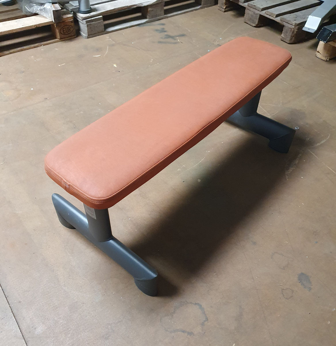 Gym80 flat bench 4005 Basic, Sygnum series, frame anthracite, upholstery orange, used - refurbished condition