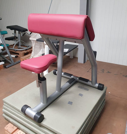Oemmebi Scottcurl Bank, Scott bench, Bizeps Trainingsbank, Rahmen Silber, Polster Rot, Ausstellungsartikel - guter Zustand