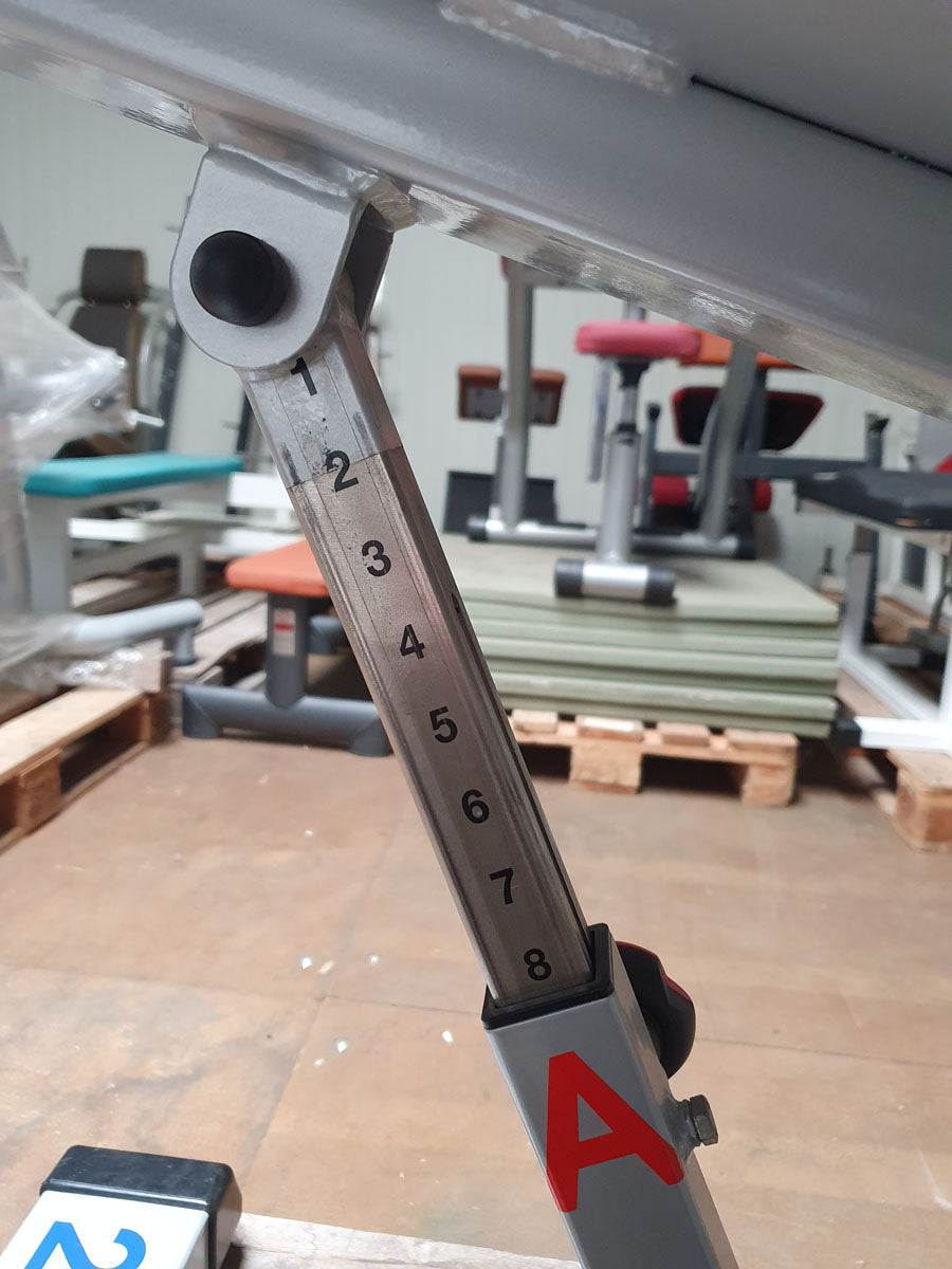 RMA Vorderer Rumpfheber, verstellbare Bauchbank, Abdominal Crunch Bench, Rahmenfarbe Silber-Grau, Polsterfarbe Blau, gebraucht - überholter Zustand