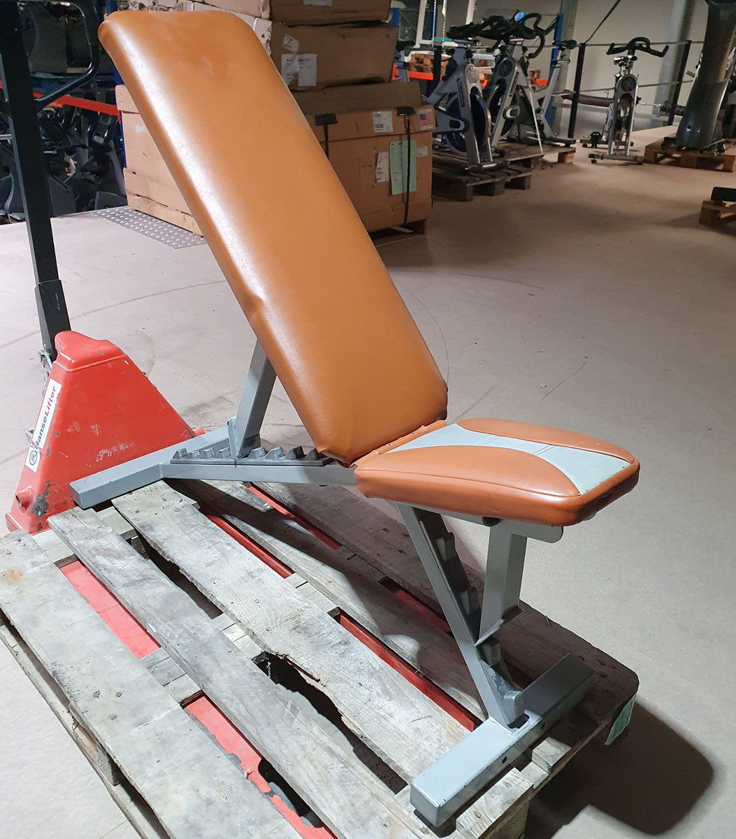 SportsArt Universalbank verstellbar, Hantelbank ohne Ablage, Multi-Adjustable Bench, Rahmenfarbe Silber, Polsterfarbe Orange, gebraucht - überholter Zustand