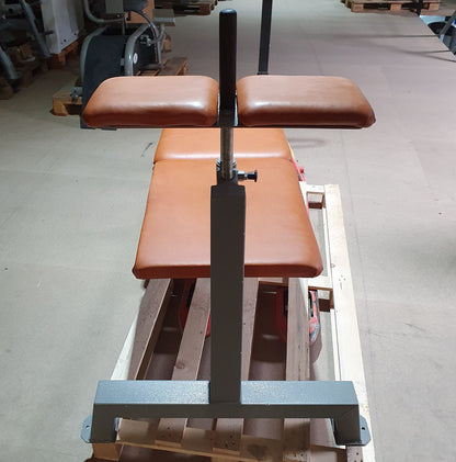 Sportsart verstellbare Bauchmuskelbank, Adjustable Decline/Abdominal Crunch Bench, Rahmenfarbe Silber-Grau, gebraucht - geprüfter Zustand