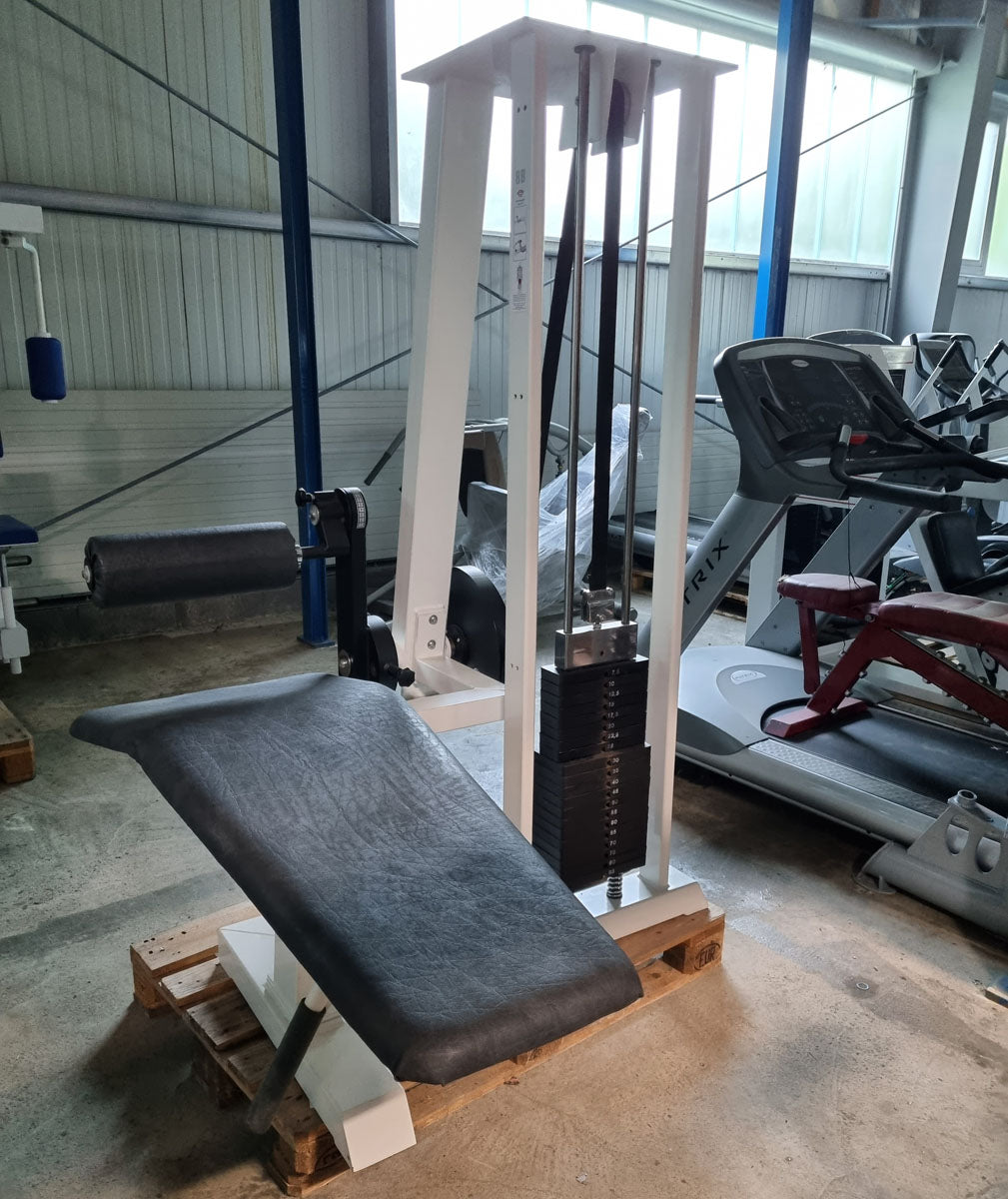 Gym80 Beinbeuger liegend, Edition Line, Rahmenfarbe Weiß, Polsterfarbe Schwarz, gebraucht - überholter Zustand