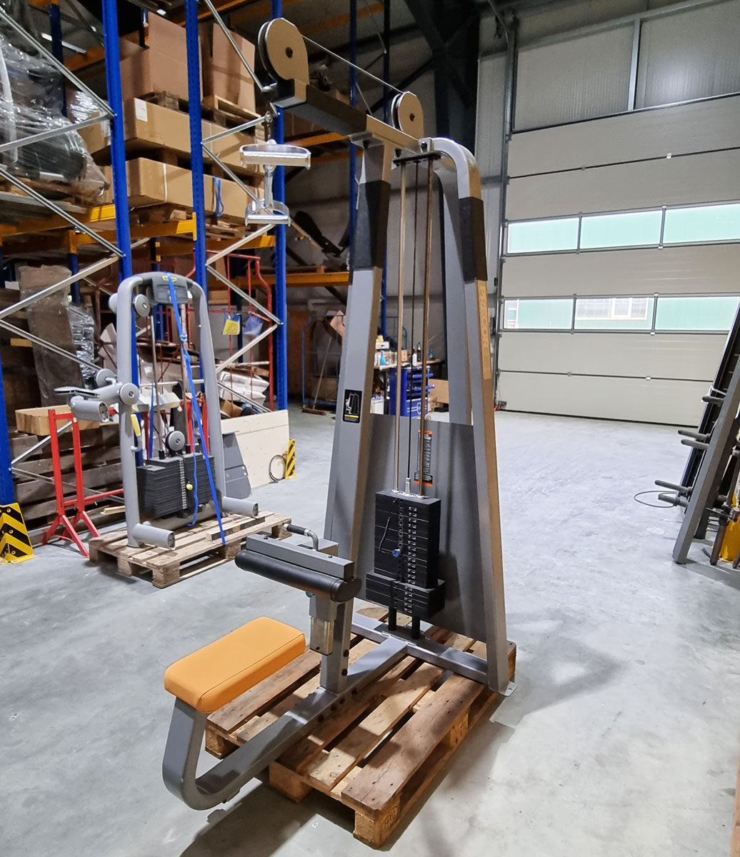 Precor Latzugmaschine von oben, Seilzug Pulldown, Lat Pull, Icarian Line, Rahmenfarbe Silber, gebraucht - überholter Zustand