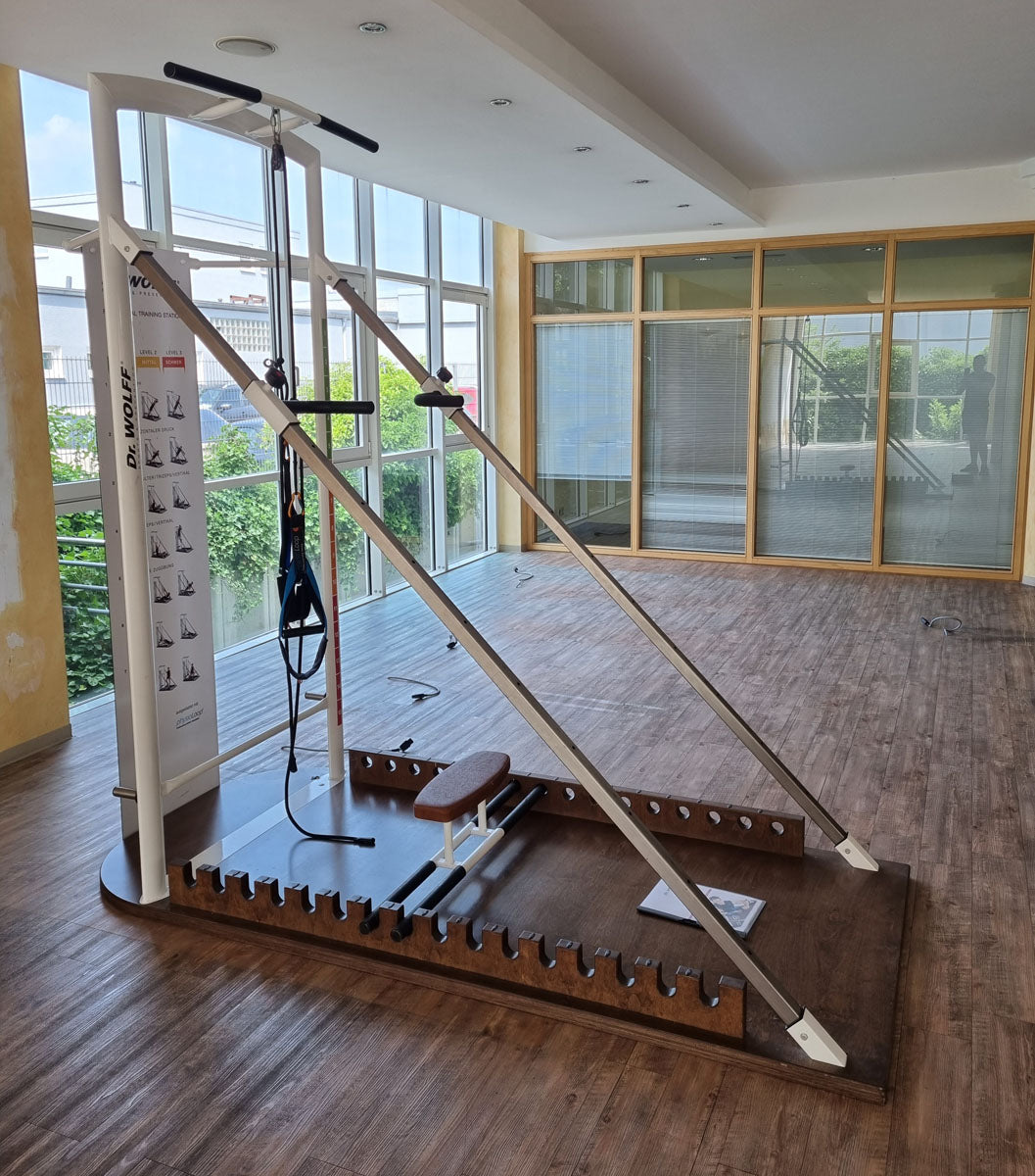 Dr. Wolff Functional Training Station 786, Rahmenfarbe Weiß, Polsterfarbe Braun, gebraucht - überholter Zustand