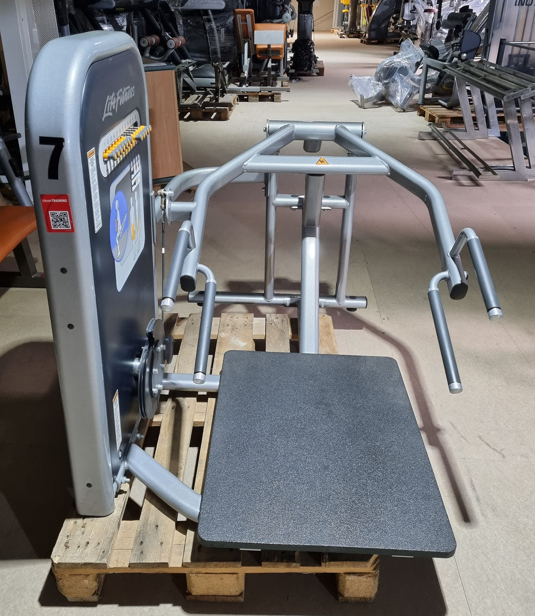 Life Fitness Squat Kniebeuge Maschine, Circuit Serie, Rahmenfarbe Silber, gebraucht - überholter Zustand