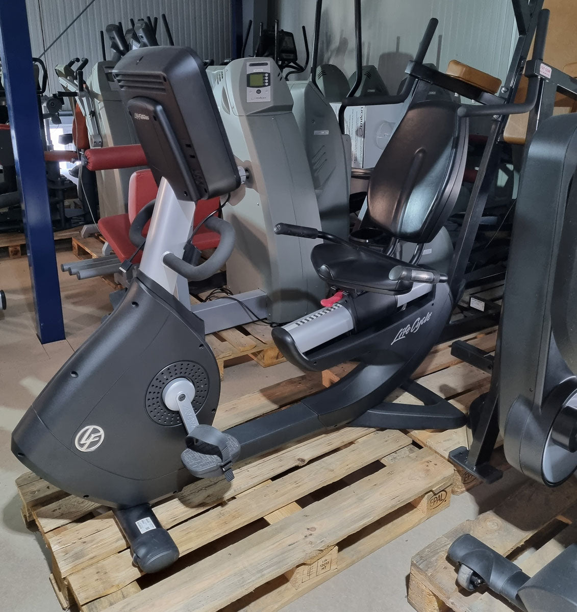 Life Fitness Recumbent Ergometer Lifecycle, Elevation Series, Recumbent, SE Console Touch, used - refurbished condition