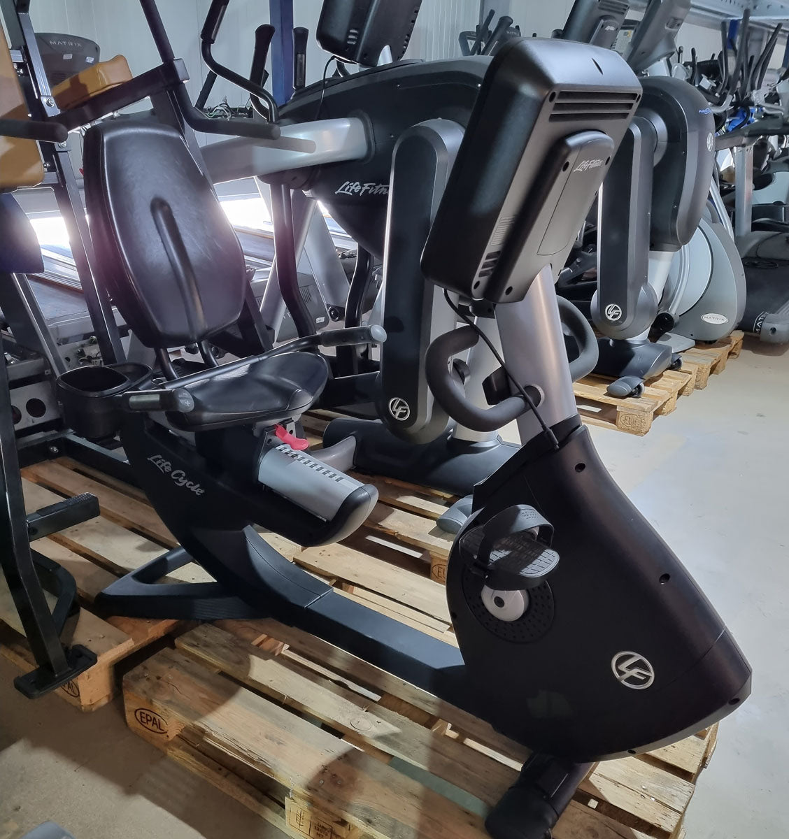 Life Fitness Recumbent Ergometer Lifecycle, Elevation Series, Recumbent, SE Console Touch, used - refurbished condition