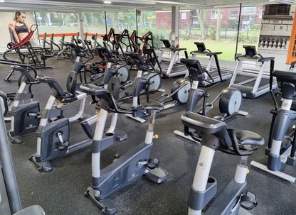 Impulse Fitness - 66 Fitnessgeräte Set - Erst 3 Jahre alt, Kraftgeräte, Cardiogeräte, Plate loaded Geräte, Bänke, Racks etc - komplettes Fitnessstudio - gebraucht - TOP Zustand