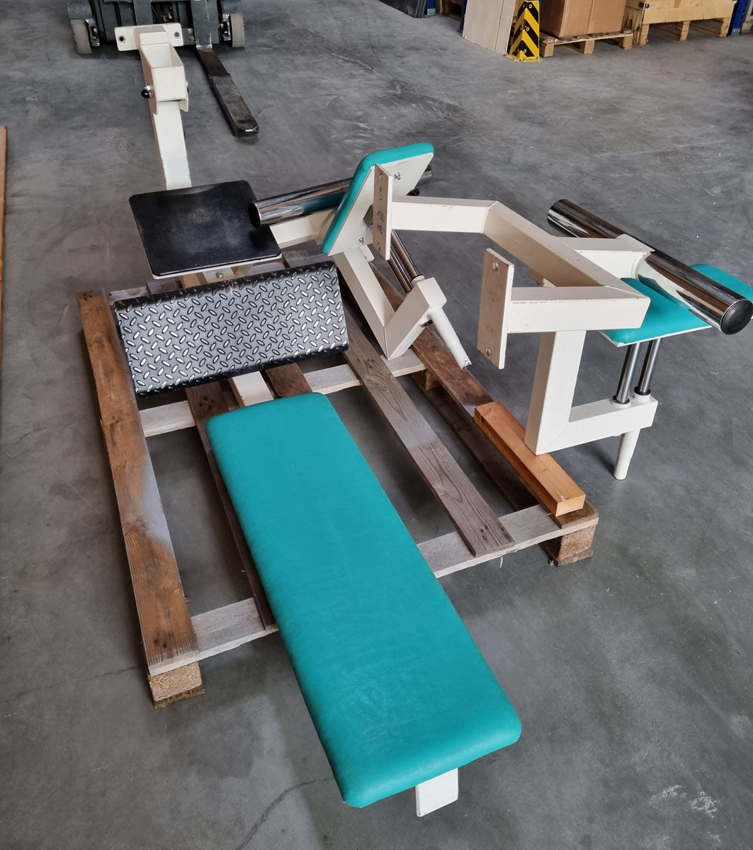 Gym80 - 4 Stationenturm mit Gurtband, 4 Stack Multi Station, große Gewichtsblöcke, Rahmenfarbe Weiß, Polsterfarbe Türkis, gebraucht - überholter Zustand