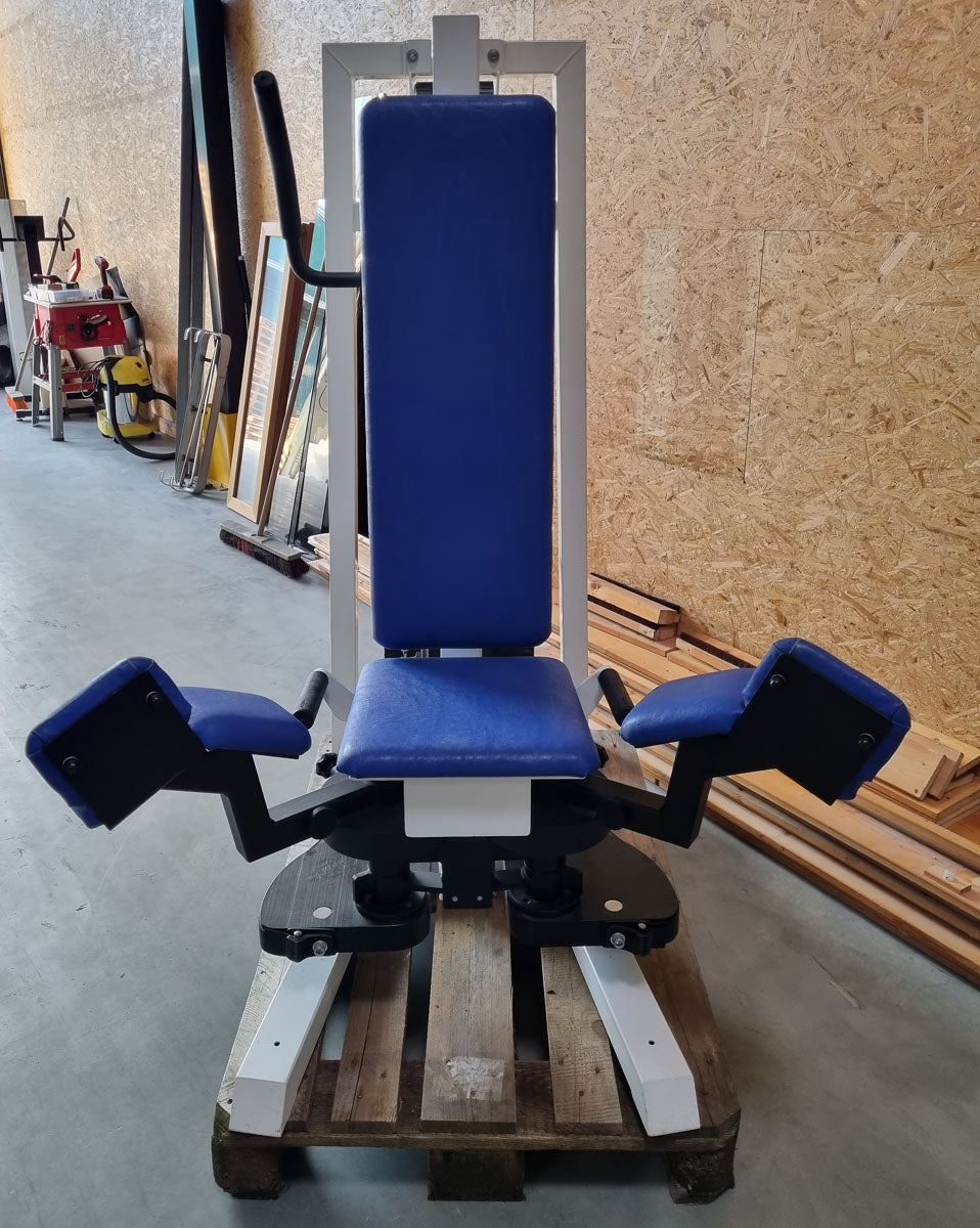 Gym80 Adduktorenmaschine, Hip Adductor, Rahmenfarbe Weiß, Polsterfarbe Blau, gebraucht - überholter Zustand