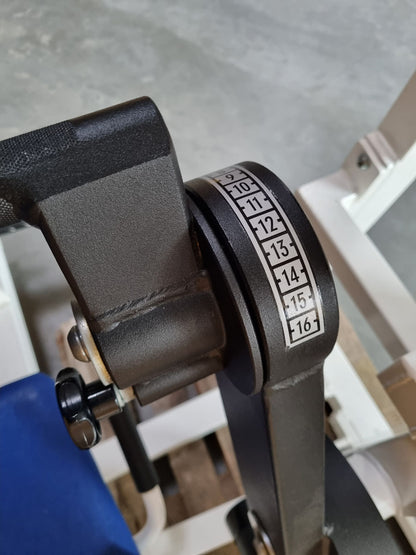 Gym80 Rückenstreckermaschine, Hyperextension, verstellbar, Rahmenfarbe Weiß, Polsterfarbe Blau, gebraucht - überholter Zustand