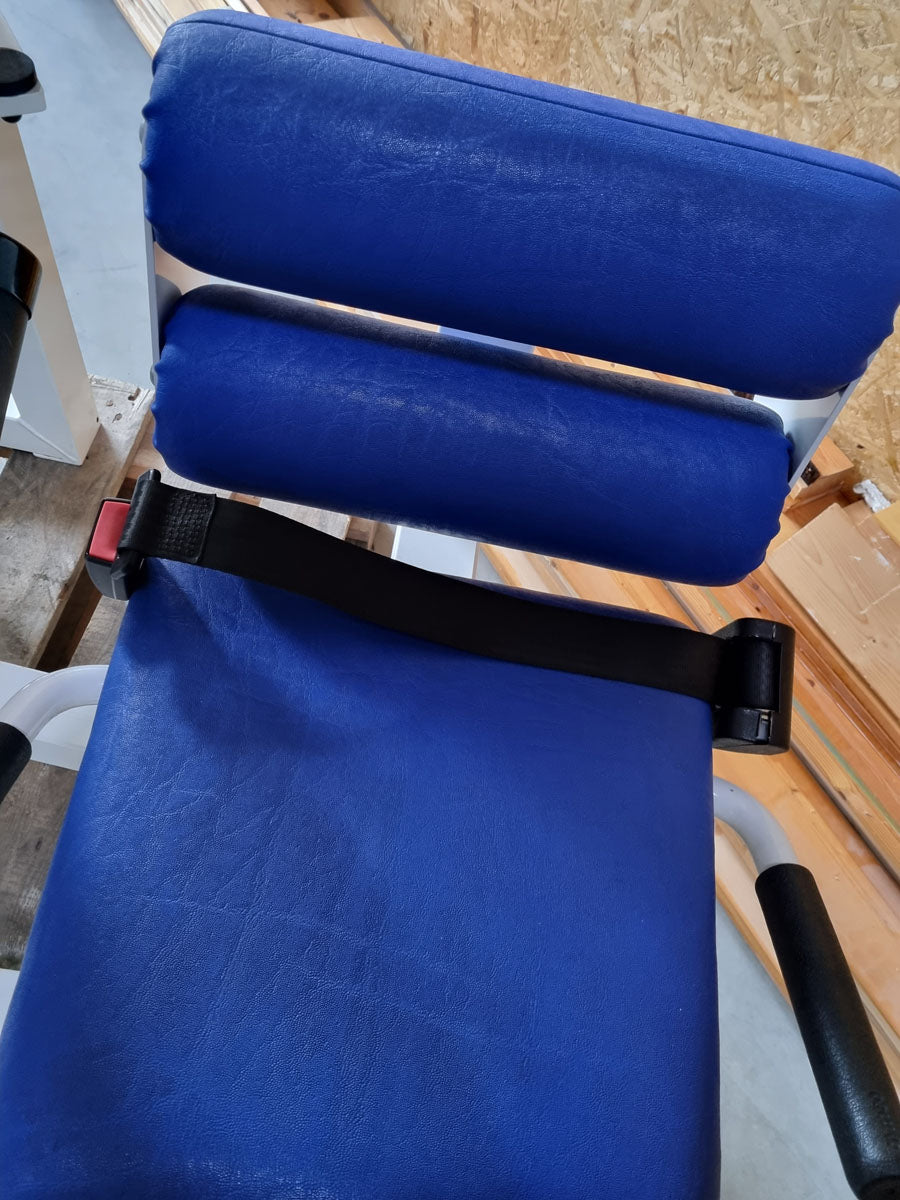 Gym80 Rückenstreckermaschine, Hyperextension, verstellbar, Rahmenfarbe Weiß, Polsterfarbe Blau, gebraucht - überholter Zustand