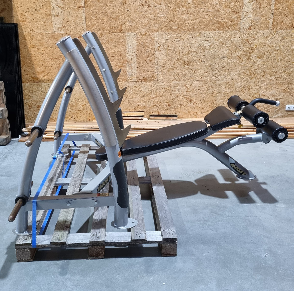 Hoist Negativ Drückerbank, Decline Benchpress, Beinstütze verstellbar, Rahmenfarbe Silber, Polster Schwarz, gebraucht - überholter Zustand