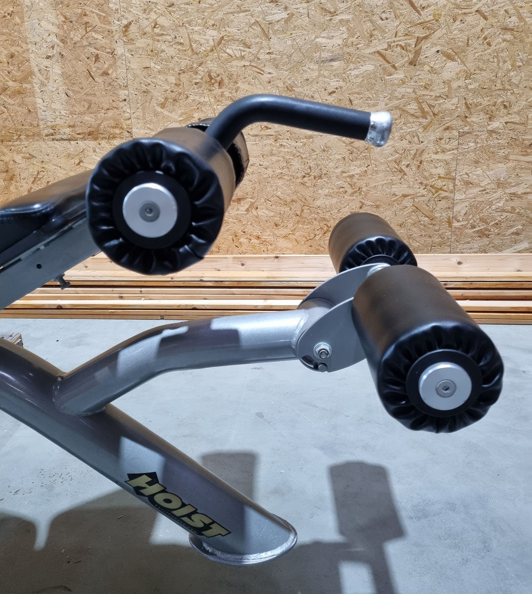 Hoist Negativ Drückerbank, Decline Benchpress, Beinstütze verstellbar, Rahmenfarbe Silber, Polster Schwarz, gebraucht - überholter Zustand