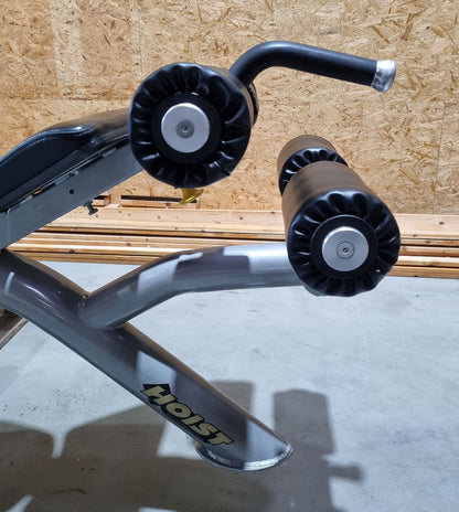 Hoist Negativ Drückerbank, Decline Benchpress, Beinstütze verstellbar, Rahmenfarbe Silber, Polster Schwarz, gebraucht - überholter Zustand