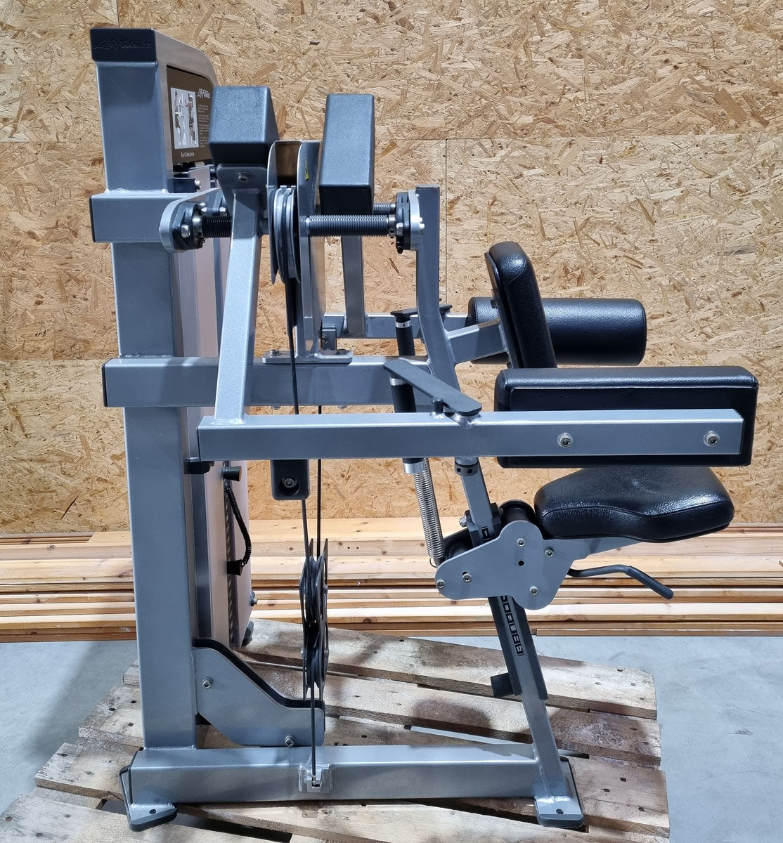 Life Fitness Pro 2 Seithebemaschine, Lateral Raise, Rahmenfarbe Silber, Polsterfarbe Schwarz, gebraucht -  überholter Zustand