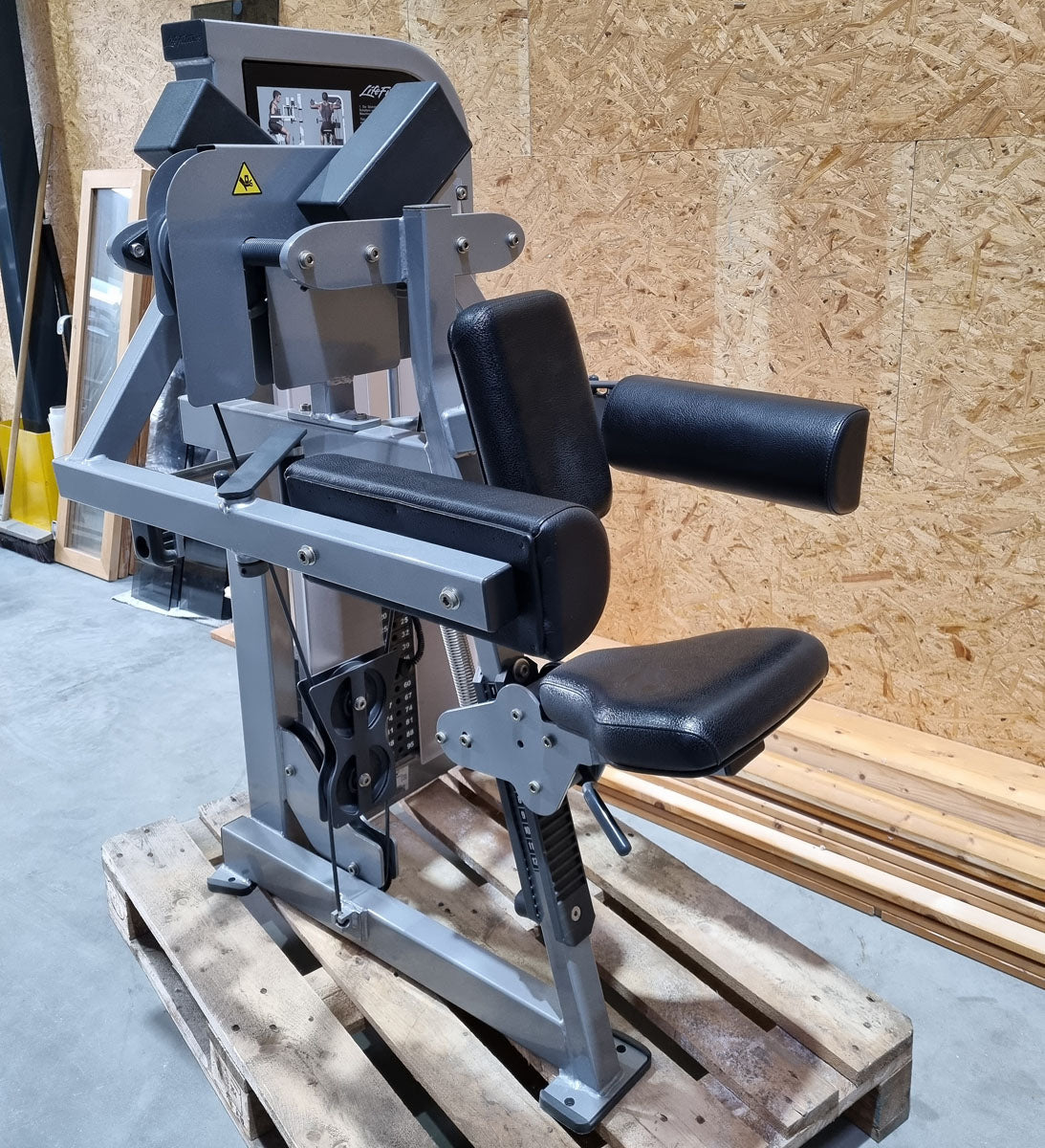 Life Fitness Pro 2 Seithebemaschine, Lateral Raise, Rahmenfarbe Silber, Polsterfarbe Schwarz, gebraucht -  überholter Zustand