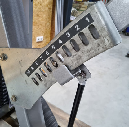 Life Fitness Rudern mit Bruststütze, Row, Pro2 Serie, Rahmenfarbe Silber, Polsterfarbe Rot, gebraucht - überholter Zustand