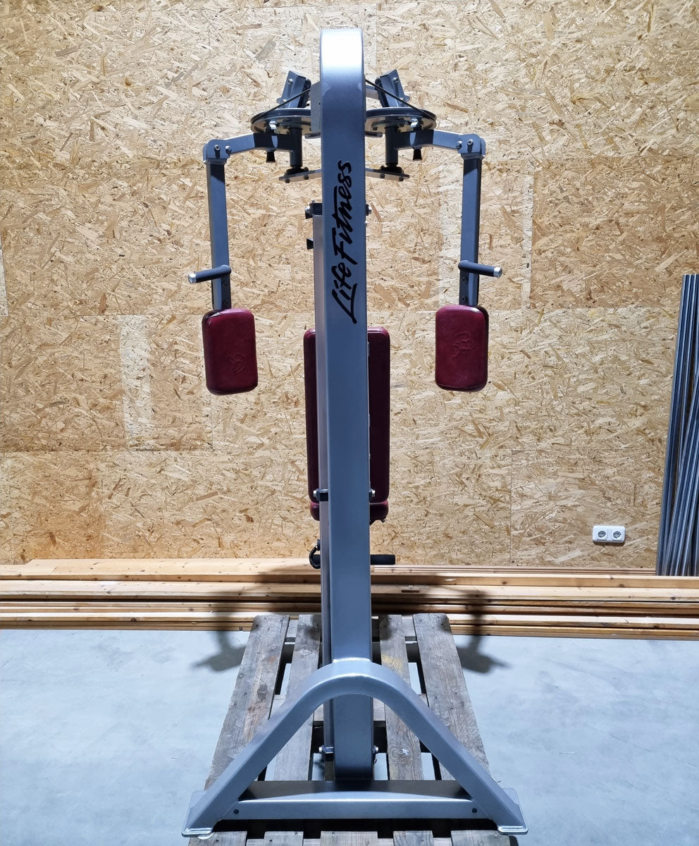 Life Fitness Pro 2 Butterfly, Pectoral Fly Hammer Strenght, Rahmenfarbe Silber, Polsterfarbe Rot, gebraucht - überholter Zustand