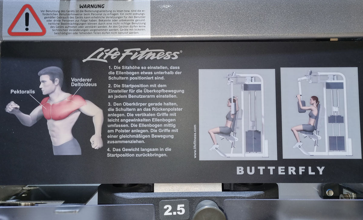 Life Fitness Pro 2 Butterfly, Pectoral Fly Hammer Strenght, Rahmenfarbe Silber, Polsterfarbe Rot, gebraucht - überholter Zustand