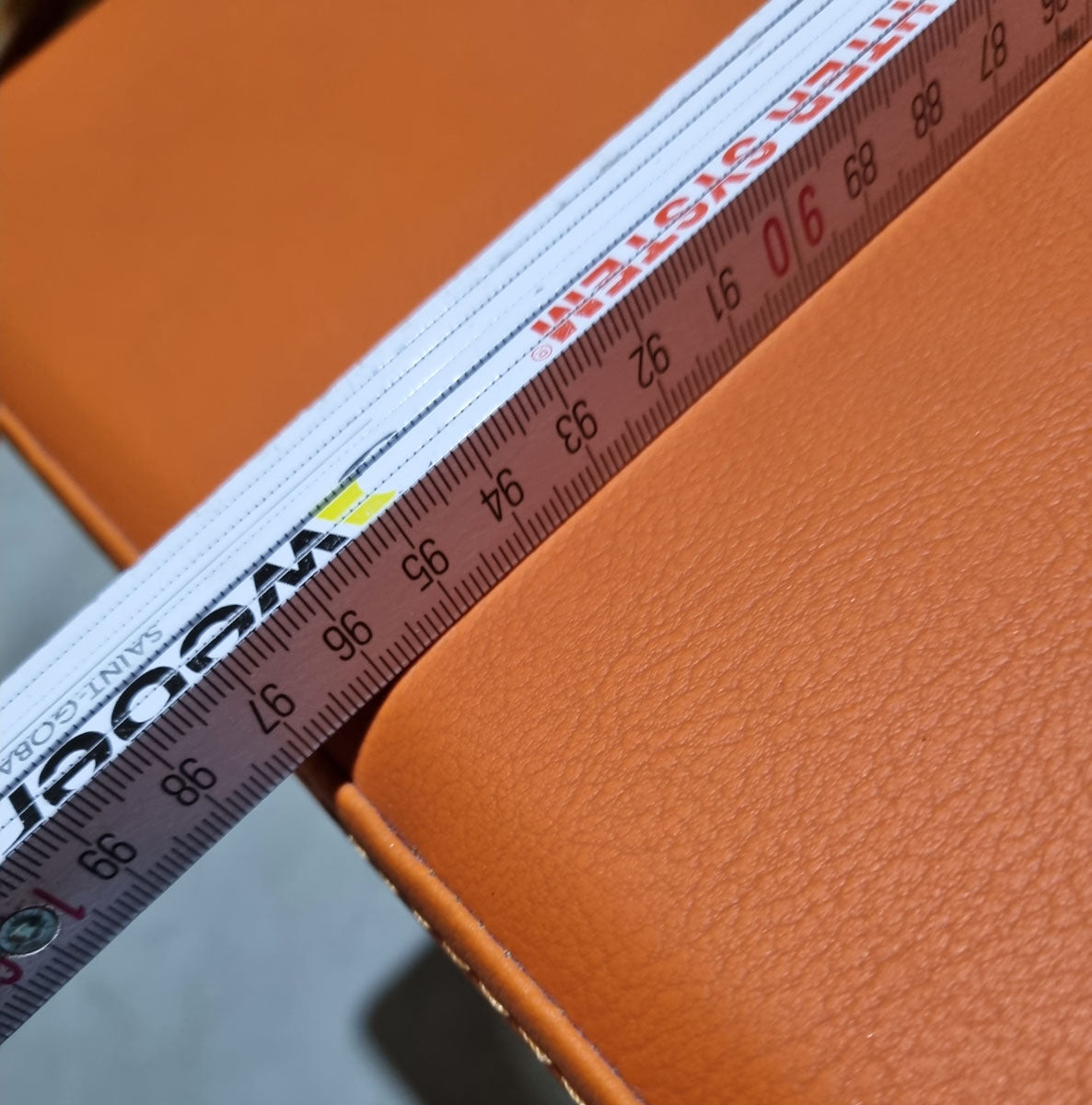 Bejot CUB 965 - Cube Sitzhocker Sitzbank Umkleide, Farbe Orange, gebraucht