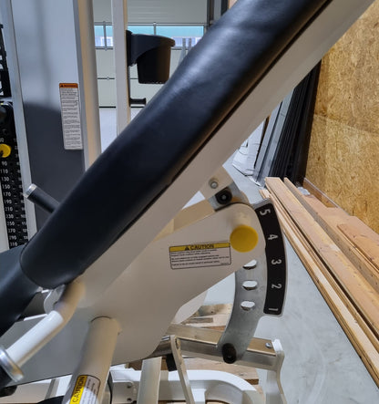 Cybex Eagle Beinpresse, Leg Press mit Steckgewichten, Stack Weight, Rahmenfabre Weiß, Polsterfarbe Schwarz, gebraucht - überholter Zustand