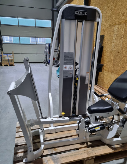 Cybex Eagle Beinpresse, Leg Press mit Steckgewichten, Stack Weight, Rahmenfabre Weiß, Polsterfarbe Schwarz, gebraucht - überholter Zustand