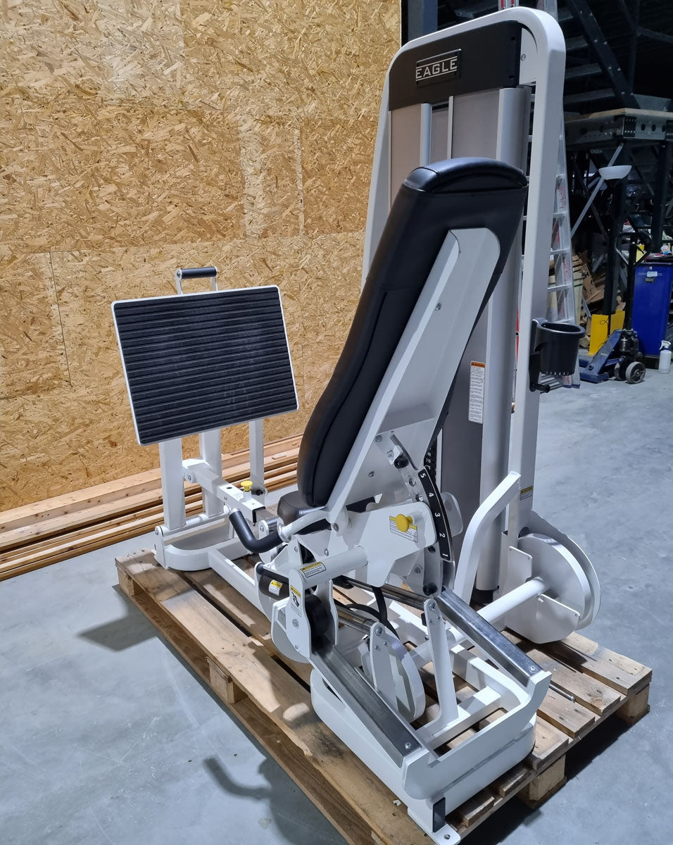 Cybex Eagle Beinpresse, Leg Press mit Steckgewichten, Stack Weight, Rahmenfabre Weiß, Polsterfarbe Schwarz, gebraucht - überholter Zustand