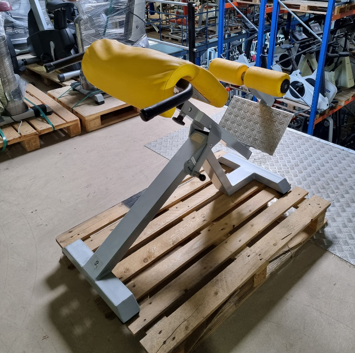 SVG Hyperextension 45° - Rückenstreckerbank, verstellbar, Rahmenfarbe Silber, Polsterfarbe Gelb, gebraucht - überholter Zustand