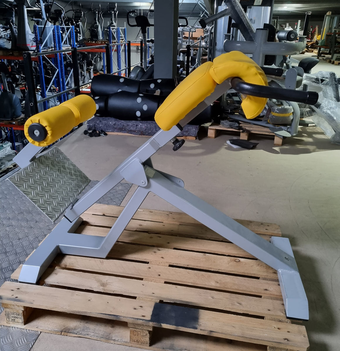 SVG Hyperextension 45° - Rückenstreckerbank, verstellbar, Rahmenfarbe Silber, Polsterfarbe Gelb, gebraucht - überholter Zustand